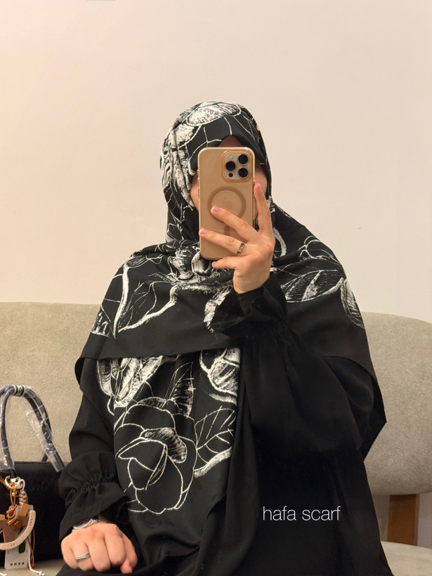 روسری ابریشم ژاکارد سفید مشکی طرح گل