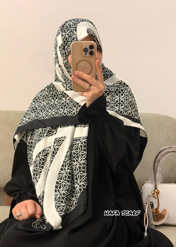 ابریشم ژاکارد سفید مشکی لووه۱۴۰
