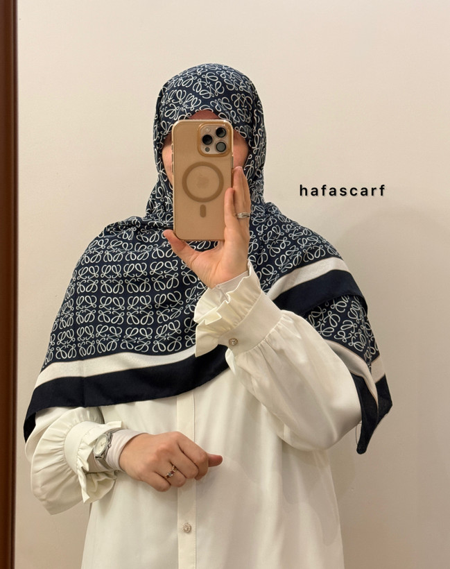 روسری سفید سورمه ای سیاسکارف